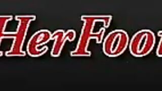 girls in jeans feet like