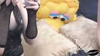 Liz Vicious & Frankie Stein Chillen on The Bed