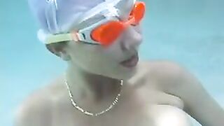 Lesbians with double-dildo underwater