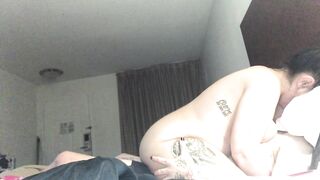 Dyke seduces female in hotel room