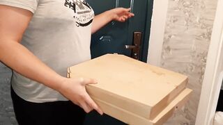 Paid the pizza delivery girl not with money, but with cunnilingus