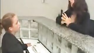 recepcionista lesbiana
