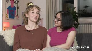 Amateur Lesbians Get to Know Each Other