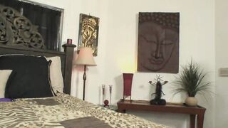 Young hotties lick each other's cunt after cheerleader practice