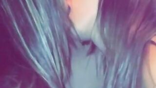 BESO TRES CHICAS A LA VEZ