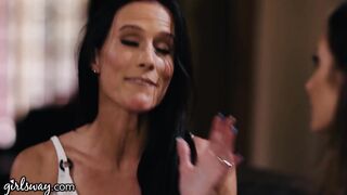 GIRLSWAY Hot MILF Silvia Saige And Her Long Time Friend Take A Scissoring Break (Sofie Marie)