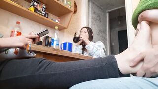 Игра правда или действие превратилась в траходром на кухне - lesbian_illusion