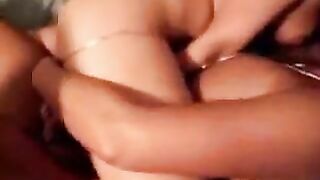 Agata gioca con amica mentre le riprendo