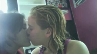 Amateur girls kissing collections #2