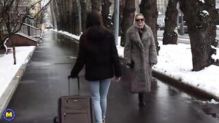 MILF seduces beautiful teen girl