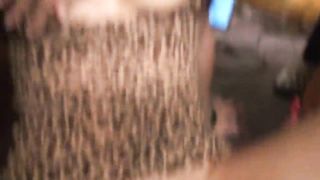 Zwei blonde Lesben mit der Fickmaschine!