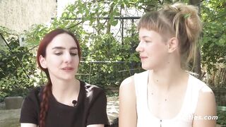 Deutsche Blondine wird von Freundin mit Strap-On gevï¿½gelt