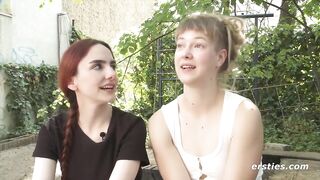Deutsche Blondine wird von Freundin mit Strap-On gevï¿½gelt