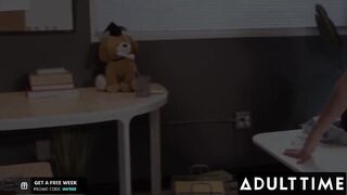 ADULT TIME   Honey Hayes  HOT CLASSROOM THREESOME With Her Stepmom and Teacher (Jamie Michelle)