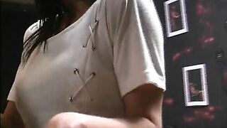 MIlfs alleine im Keller fisten sich gegenseitig Ihre fotze