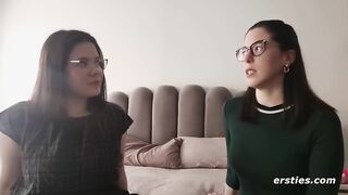 Zwei Freundinnen aus Düsseldorf vergnügen sich endlich