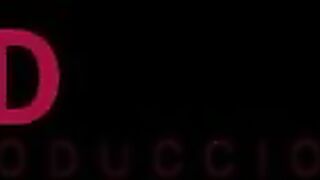 mi hermanastra me descubre viendo sus fotos sexys ,historia completa- porno en español