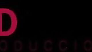 mi hermanastra me descubre viendo sus fotos sexys ,historia completa- porno en español