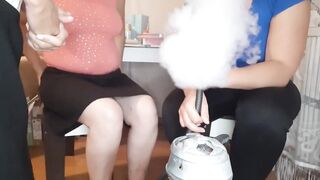 В кафе в комнате для VIP-персон официантка дважды нас с подругой довела до оргазма