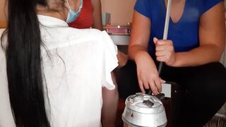 В кафе в комнате для VIP-персон официантка дважды нас с подругой довела до оргазма