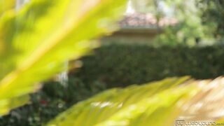 WebYoung - Ariana Marie, Halle Von