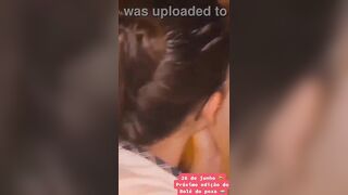 novinha hetero se apaixonando pela lésbica durante o beijo