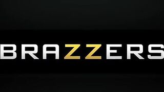 Milf licks her step daughters pussy - Brazzers