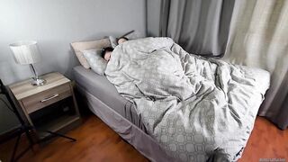 Watersports fun in the bed with 2 sluts, FFM