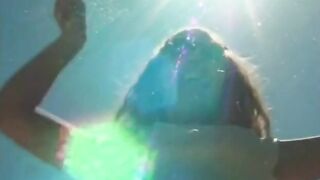 Hot babe with nice round ass gets her pussy licked from the back