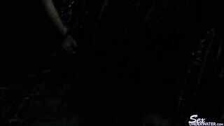 Daisy Duxxx meets the Bad Blonde underwater