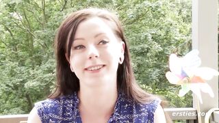 Ersties: Erste lesbische Erfahrung einer 21-jï¿½hrigen Deutschen. Und was fï¿½r eine!