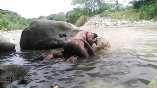 nos fuimos pal rio mi hermanastra y yo y nos grabamos teniendo sexo