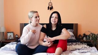 Ersties: Diese Freundinnen finden es heiß, beobachtet zu werden