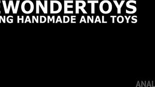 Nicole Black and Moona Snake stretch out each others holes with large toys