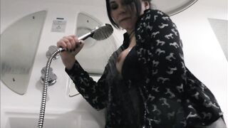 Eva Latex & Sofia Gadget play in shower pissing leather fetish bdsm king hot milf wet pussy