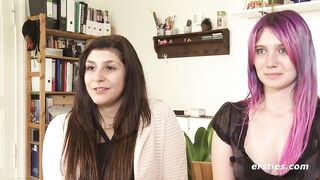 Ersties: Es darf gerne viel ï¿½l sein bei diesen deutschen Studentinnen