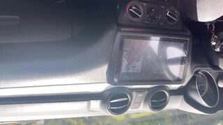 I give the taxi driver the finger on a busy road