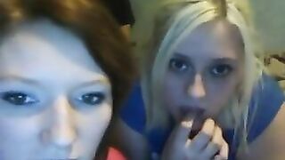 Teens in threesome on webcam (Camaster)