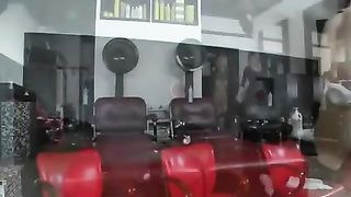 THE HAIRDRESSER by lilian