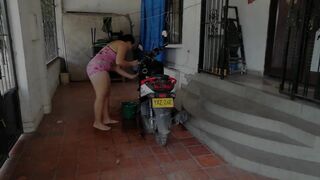 1 PART I FUCK MY STEPMOM UNTIL I SQUIRT AFTER WASHING MY MOTORCYCLE