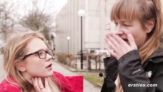 Ersties: In der Universitätsbibliothek wird es heiß mit Holly und Ida