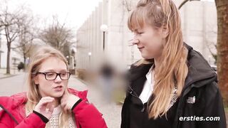 Ersties: In der Universitätsbibliothek wird es heiß mit Holly und Ida