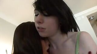 Pornstar mom shows not her stepdaughter new tricks