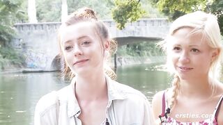 Ersties: Gabi und Lisa M. treiben es im Einkaufszentrum