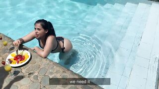 Sunny day at the pool! My best friend jerks me off in the pool until I squirt! Naty Delgado