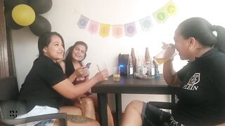 mientras su mujer descansa michell tiene relaciones sexuales con la amiga