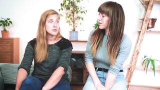 Ersties: Zwei sexy Saarländerinnen haben sinnlichen Lesben-Sex