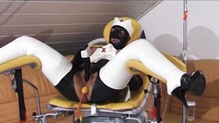 Threesome in the clinic to enjoy between apparature and sexy