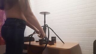 Секс с официанткой на моем рабочем месте кальянщицы в стриптиз баре - lesbian_illusion