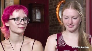 Ersties - Skater Girl und Metal Girl haben Spaß mit Toys